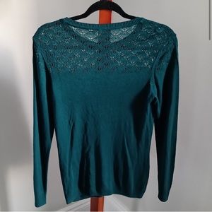 4/$25 Crochet detail top